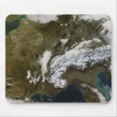 Schnee, Nebel und niedrige Wolken im Western Europ Mousepad (Vorne)