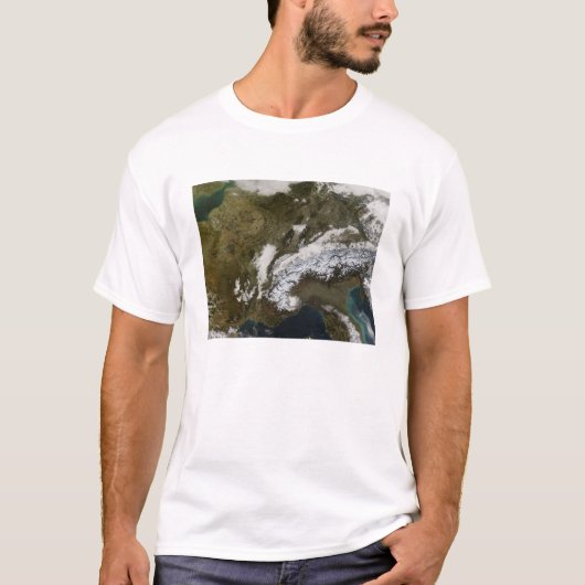 Schnee, Nebel und niedrige Wolken im Western Europ T-Shirt (Vorderseite)