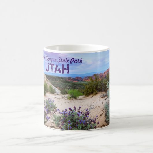 Schnee-Schlucht-Utah-Wildblumen Kaffeetasse (Mittel)