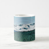 Schnee über Cairngorms Schottland Tasse (Mittel)