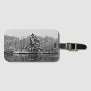 Schnee über dem See Winterwunderland, Schwarz und Gepäckanhänger