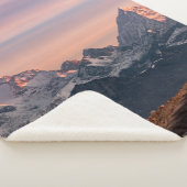 SCHNEE ÜBERDECKTE BERGE WÄHREND DES TAGES0 SHERPADECKE (3/4)
