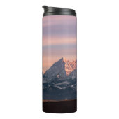 SCHNEE ÜBERDECKTE BERGE WÄHREND DES TAGES0 THERMOSBECHER (Nach rechts gedreht)