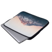 SCHNEE ÜBERDECKTE BERGE WÄHREND DES TAGES LAPTOPSCHUTZHÜLLE (Vorne Knopf)