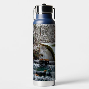 Schnee, um das Wasser Trinkflasche