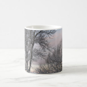 Schnee umfaßte Niederlassungen Kaffeetasse