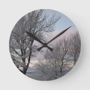 Schnee umfaßte Niederlassungen Runde Wanduhr