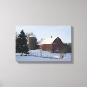 Schnee umfaßte Winter-Scheune und Silo Leinwanddruck