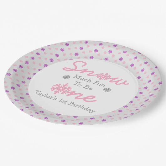 Schnee viel Spaß als ein Pappteller (Schrägansicht)