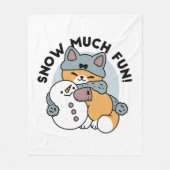 Schnee viel Spaß Katze Winterurlaub Design Fleecedecke (Vorderseite)