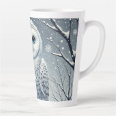 Schneeauwl auf der verschneiten Zweigstelle aufget Milchtasse (Rechts)