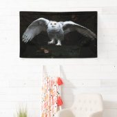 Schneeauwl mit offenem Flügel bnrcnm Banner (Insitu)