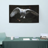 Schneeauwl mit offenem Flügel bnrcnm Banner (Messeveranstaltung)