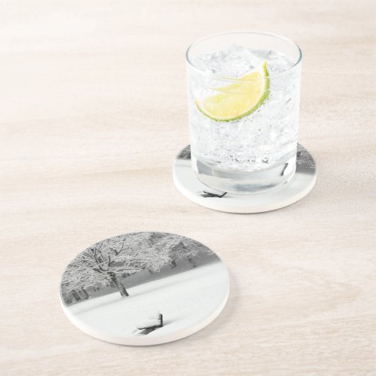 Schneebank und Bäume Getränkeuntersetzer (Seite)