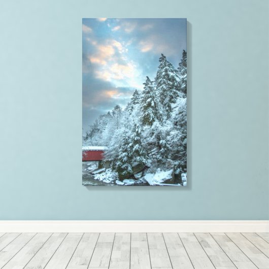 Schneebaume über die Landschaft der Covered Bridge Leinwanddruck (Insitu (Holzboden))