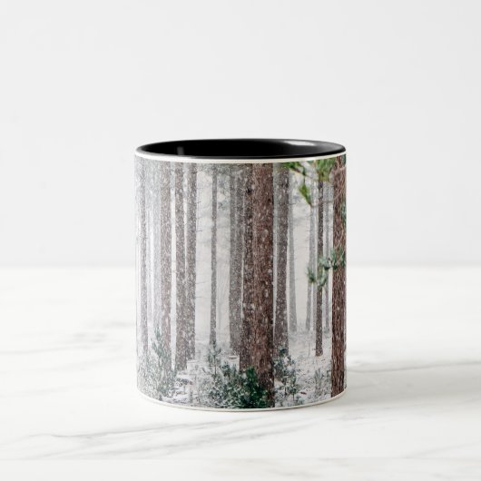 Schneebäume Zweifarbige Tasse (Mittel)