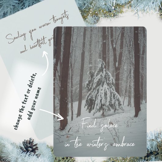 Schneebedeckte Bäume im scheußlichen Winterwald Feiertagskarte