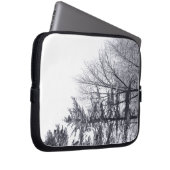 Schneebedeckte Bäume: Vertikal Laptopschutzhülle (Vorne Rechts)