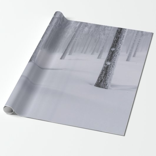 SCHNEEBEDECKTE BÄUME WÄHREND DES TAGES GESCHENKPAPIER (Ungerollt)