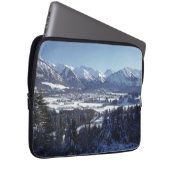 SCHNEEBEDECKTE BERGE LAPTOPSCHUTZHÜLLE (Vorne Rechts)
