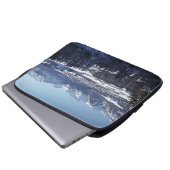 SCHNEEBEDECKTE BERGE LAPTOPSCHUTZHÜLLE (Vorne Knopf)