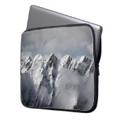 SCHNEEBEDECKTE BERGE LAPTOPSCHUTZHÜLLE (Vorderseite Links)