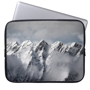 SCHNEEBEDECKTE BERGE LAPTOPSCHUTZHÜLLE
