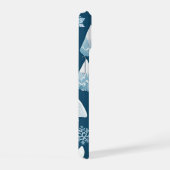 Schneebedeckte Berge mit Kiefernwäldern Schneefloc iPhone 15 Hülle (Rechte Seite)