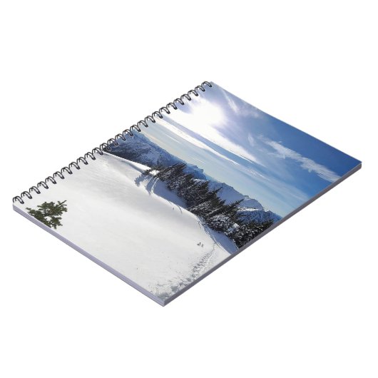 Schneebedeckte Berge und Evergreens Notizblock (Linke Seite)