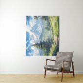 Schneebedeckte Berge und üppiger Grünwald Wandteppich (Beispiel)