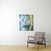 Schneebedeckte Berge und üppiger Grünwald Wandteppich (Beispiel)