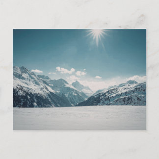 Schneebedeckte Bergpanorama vintage Reise-Postkart Postkarte
