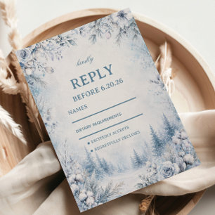 Schneebedeckte Floralien umrahmen nebligen Winter RSVP Karte