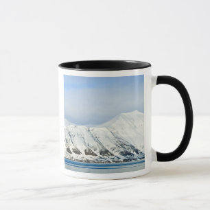 Schneebedeckte Gipfel Woodfjord Svalbard 2 Tasse