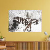 Schneebedeckte Holzbrücke Leinwanddruck (Insitu (Wohnzimmer))