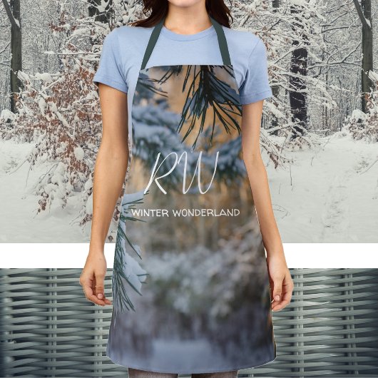 Schneebedeckte Kiefernäste Schürze