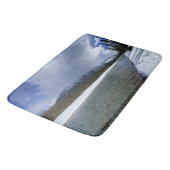 Schneebedeckte Landschaft am Kootenay River Kanada Badematte (Schrägansicht)