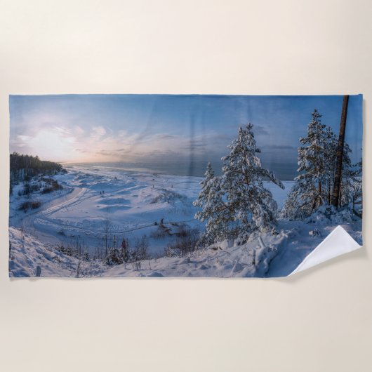 Schneebedeckte Ostseeküste Strandtuch (Vorderseite)