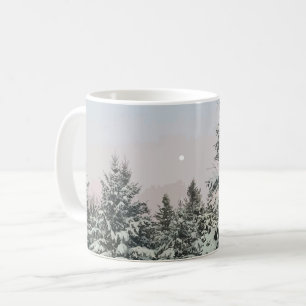 Schneebedeckte Pine Trees Moon Sunset Kaffeetasse