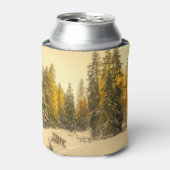 Schneebedeckte Pinienwälder Foto Dosenkühler (Kanne Vorderseite)