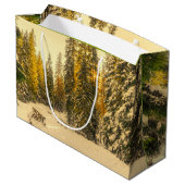 Schneebedeckte Pinienwälder Foto Große Geschenktüte (Rückseite Schrägansicht)