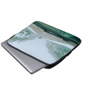 Schneebedeckte schwedische Rundreise Laptopschutzhülle (Vorne Knopf)