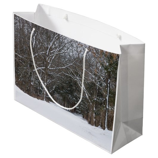 Schneebedeckte Straße Große Geschenktüte (Rückseite Schrägansicht)
