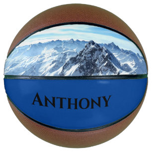 Schneebedeckter Basketball mit individuelle Name.