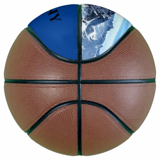 Schneebedeckter Basketball mit individuelle Name. (Rechts)