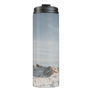 SCHNEEBEDeckter BERG BEI TAGESLICHT Thermosbecher