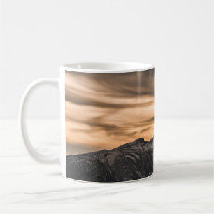 SCHNEEBEDECKTER BERG BEIM SONNENUNTERGANG KAFFEETASSE