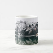 Schneebedeckter Berg Kaffeetasse (Mittel)