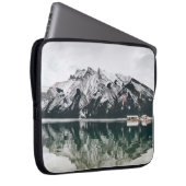 SCHNEEBEDECKTER BERG LAPTOPSCHUTZHÜLLE (Vorne Rechts)