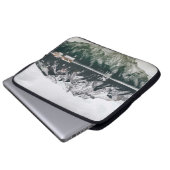 SCHNEEBEDECKTER BERG LAPTOPSCHUTZHÜLLE (Vorne Knopf)